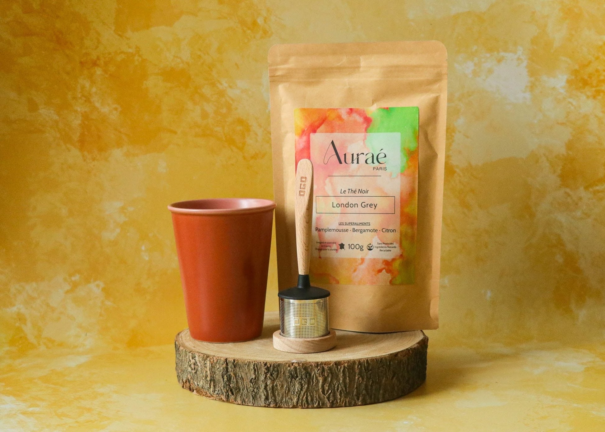 Coffret de thé noir contenant des superaliments avec un infuseur et un mug paprika