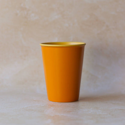 Mug OUTO en grès jaune